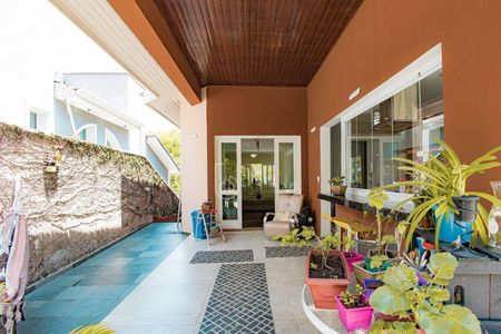 Casa à venda com 263m², 3 quartos e 6 vagas