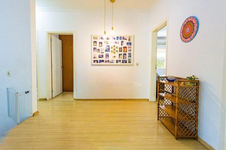 Casa à venda com 263m², 3 quartos e 6 vagas