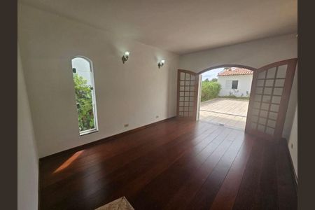 Casa à venda com 3 quartos, 303m² em Vila Sonia, São Paulo