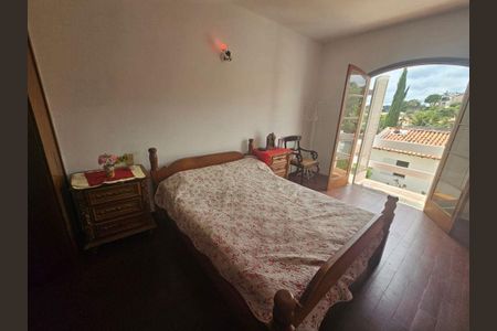 Casa à venda com 3 quartos, 303m² em Vila Sonia, São Paulo