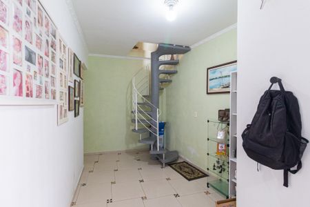 Corredor de casa para alugar com 3 quartos, 247m² em Km 18, Osasco