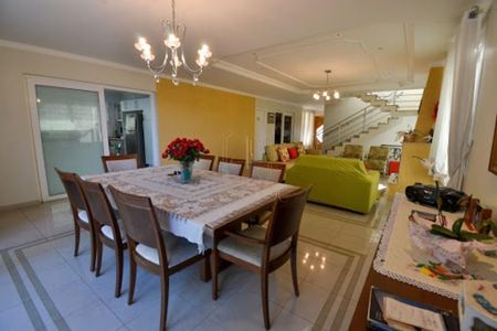 Casa de condomínio à venda com 332m², 4 quartos e 2 vagas