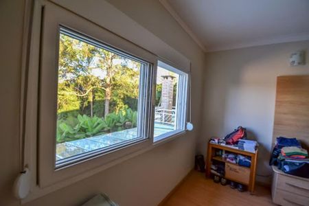 Casa de condomínio à venda com 332m², 4 quartos e 2 vagas