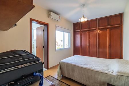 Casa de condomínio à venda com 404m², 4 quartos e 6 vagasSuíte 4