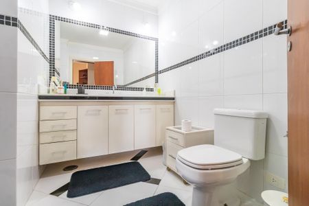 Casa de condomínio à venda com 404m², 4 quartos e 6 vagasBanheiro da Suíte 3