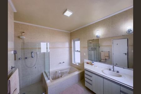 Casa de condomínio à venda com 404m², 4 quartos e 6 vagas