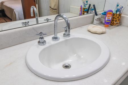 Casa de condomínio à venda com 404m², 4 quartos e 6 vagasBanheiro da Suíte 4