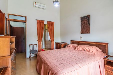 Casa de condomínio à venda com 404m², 4 quartos e 6 vagasSuíte