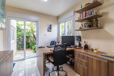 Casa de condomínio à venda com 404m², 4 quartos e 6 vagasEscritório