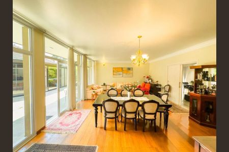 Casa de condomínio à venda com 404m², 4 quartos e 6 vagas