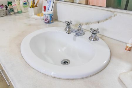 Casa de condomínio à venda com 404m², 4 quartos e 6 vagasBanheiro da Suíte 2