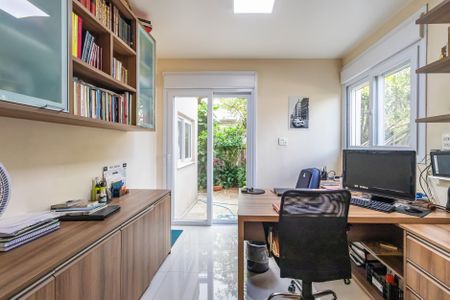 Casa de condomínio à venda com 404m², 4 quartos e 6 vagasEscritório