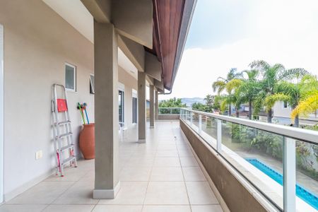 Casa de condomínio à venda com 404m², 4 quartos e 6 vagasSuíte 3