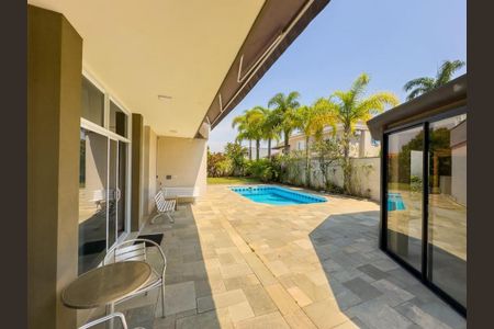 Casa de condomínio à venda com 404m², 4 quartos e 6 vagas