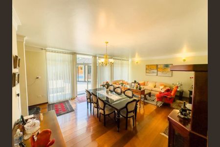 Casa de condomínio à venda com 404m², 4 quartos e 6 vagas