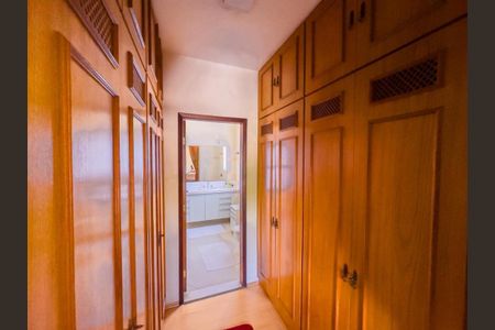 Casa de condomínio à venda com 404m², 4 quartos e 6 vagas