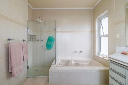 Casa de condomínio à venda com 404m², 4 quartos e 6 vagasBanheiro da Suíte