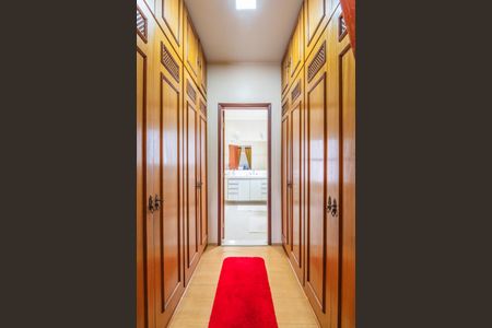 Casa de condomínio à venda com 404m², 4 quartos e 6 vagasCorredor