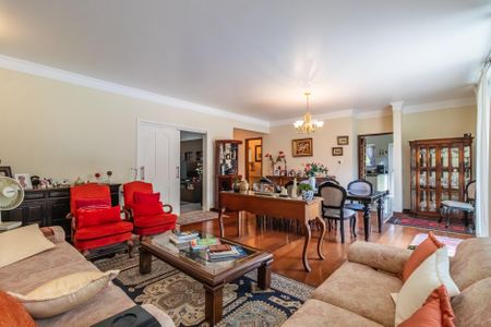 Casa de condomínio à venda com 404m², 4 quartos e 6 vagasSala