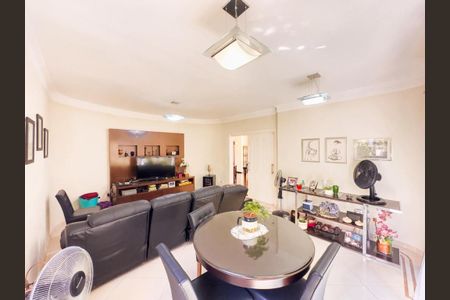 Casa de condomínio à venda com 404m², 4 quartos e 6 vagas