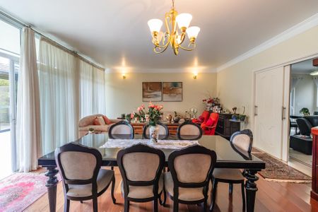 Casa de condomínio à venda com 404m², 4 quartos e 6 vagasSala