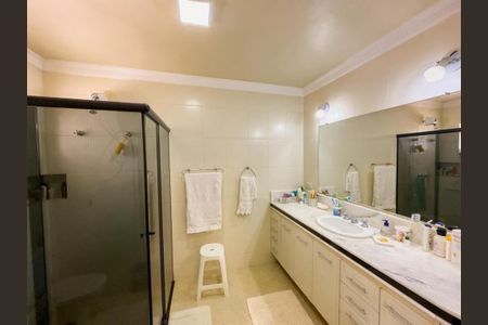 Casa de condomínio à venda com 404m², 4 quartos e 6 vagas