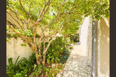 Casa de condomínio à venda com 404m², 4 quartos e 6 vagas