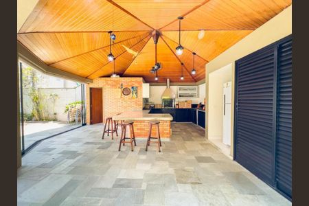 Casa de condomínio à venda com 404m², 4 quartos e 6 vagas