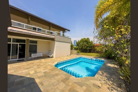 Casa de condomínio à venda com 404m², 4 quartos e 6 vagas