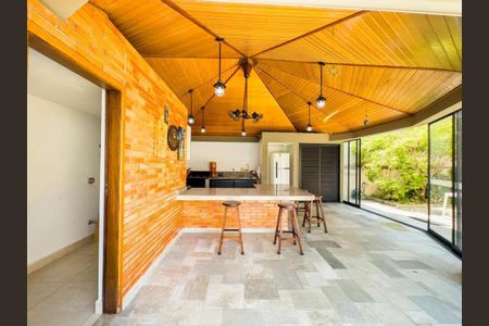 Casa de condomínio à venda com 404m², 4 quartos e 6 vagas