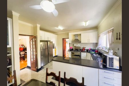 Casa de condomínio à venda com 404m², 4 quartos e 6 vagas