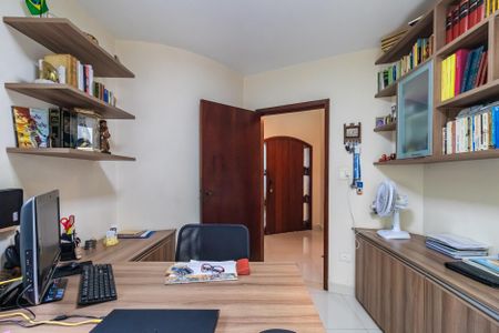 Casa de condomínio à venda com 404m², 4 quartos e 6 vagasEscritório