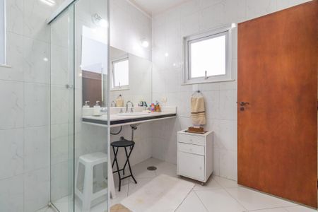 Casa de condomínio à venda com 404m², 4 quartos e 6 vagasBanheiro da Suíte 4