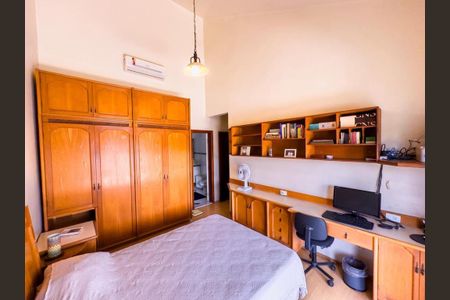 Casa de condomínio à venda com 404m², 4 quartos e 6 vagas