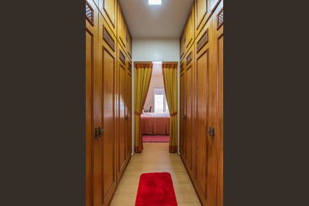 Casa de condomínio à venda com 404m², 4 quartos e 6 vagasCorredor