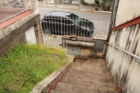 Casa à venda com 195m², 3 quartos e 1 vagaEscada de entrada