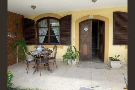 Casa de condomínio à venda com 381m², 4 quartos e 3 vagas