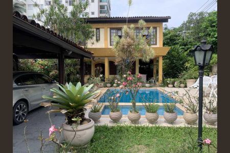 Casa de condomínio à venda com 381m², 4 quartos e 3 vagas