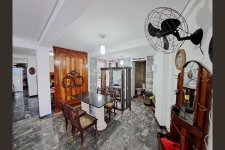 Casa à venda com 160m², 2 quartos e 2 vagasSALA