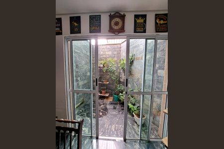 Casa à venda com 160m², 2 quartos e 2 vagasSALA