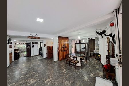 Casa à venda com 160m², 2 quartos e 2 vagasSALA