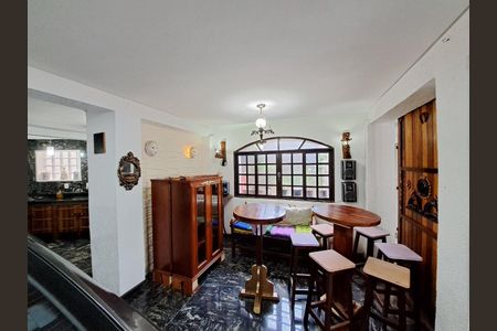 Casa à venda com 160m², 2 quartos e 2 vagasSALA