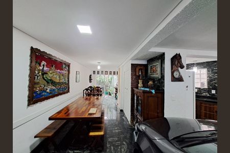 Casa à venda com 160m², 2 quartos e 2 vagasSALA