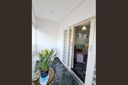 Casa à venda com 160m², 2 quartos e 2 vagasSALA