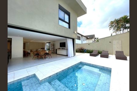 Casa de condomínio à venda com 548m², 5 quartos e 6 vagas