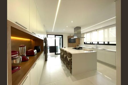 Casa de condomínio à venda com 548m², 5 quartos e 6 vagas