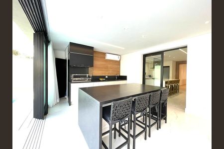 Casa de condomínio à venda com 548m², 5 quartos e 6 vagas