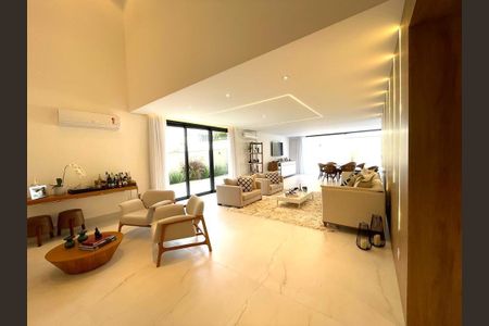 Casa de condomínio à venda com 548m², 5 quartos e 6 vagas