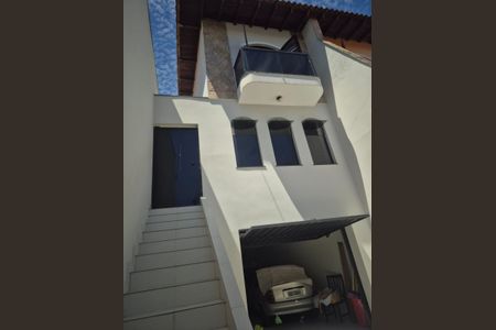 Casa à venda com 159m², 3 quartos e 4 vagasÁrea externa