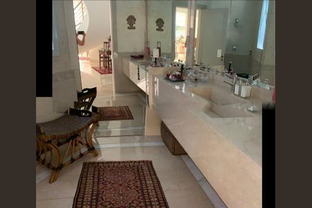 Casa de condomínio à venda com 950m², 4 quartos e 5 vagas